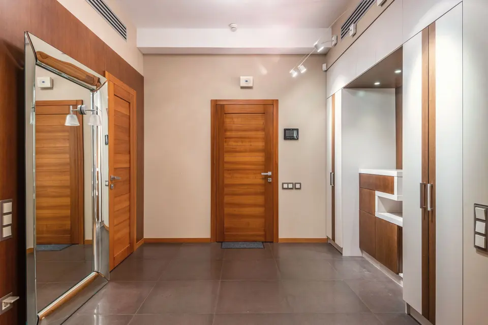 Arka D15 — Daire çelik kapısı