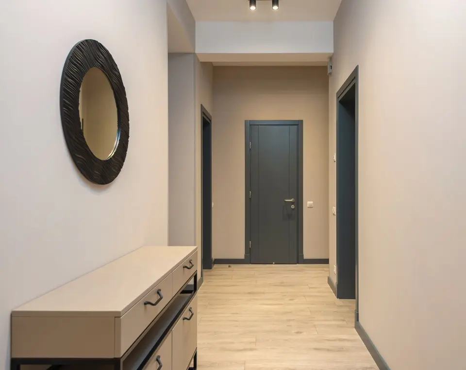 Arka D10 — Daire çelik kapısı